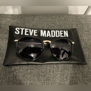 Steve Madden Black and Gold Sunglasses